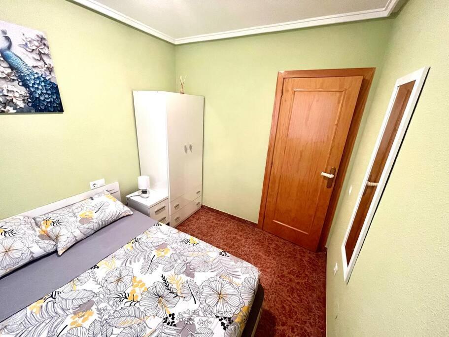 Appartamento Casa Di Mateo With Garden View And Swimming Pool Torrevieja Esterno foto